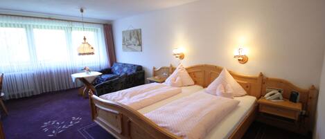 Comfort-Doppelzimmer, Balkon | Allergikerbettwaren, Daunenbettdecken, Zimmersafe, Schreibtisch