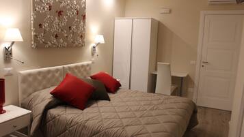 Classic Double Room | Desk, free WiFi, bed sheets