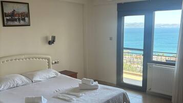 Bureau, rideaux occultants, chambres insonorisées, Wi-Fi gratuit