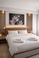 Family Double or Twin Room | Desk, blackout drapes, soundproofing, free WiFi