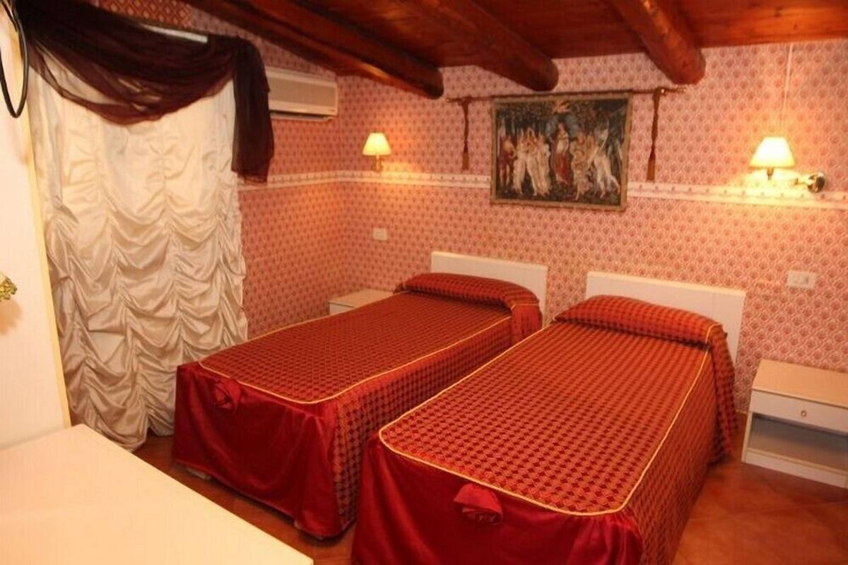 Luxe beddengoed, een kluis op de kamer, individueel gemeubileerd
