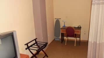 Twin Room | Room amenity