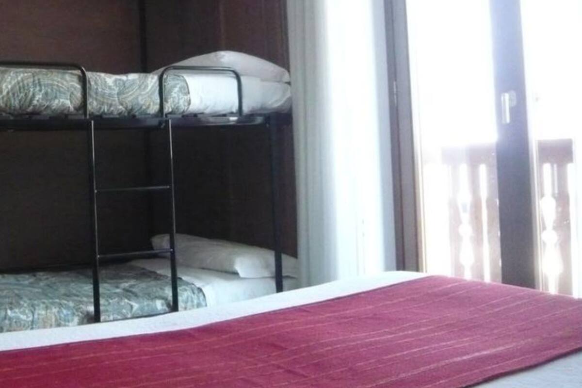 Desk, free cots/infant beds, free WiFi