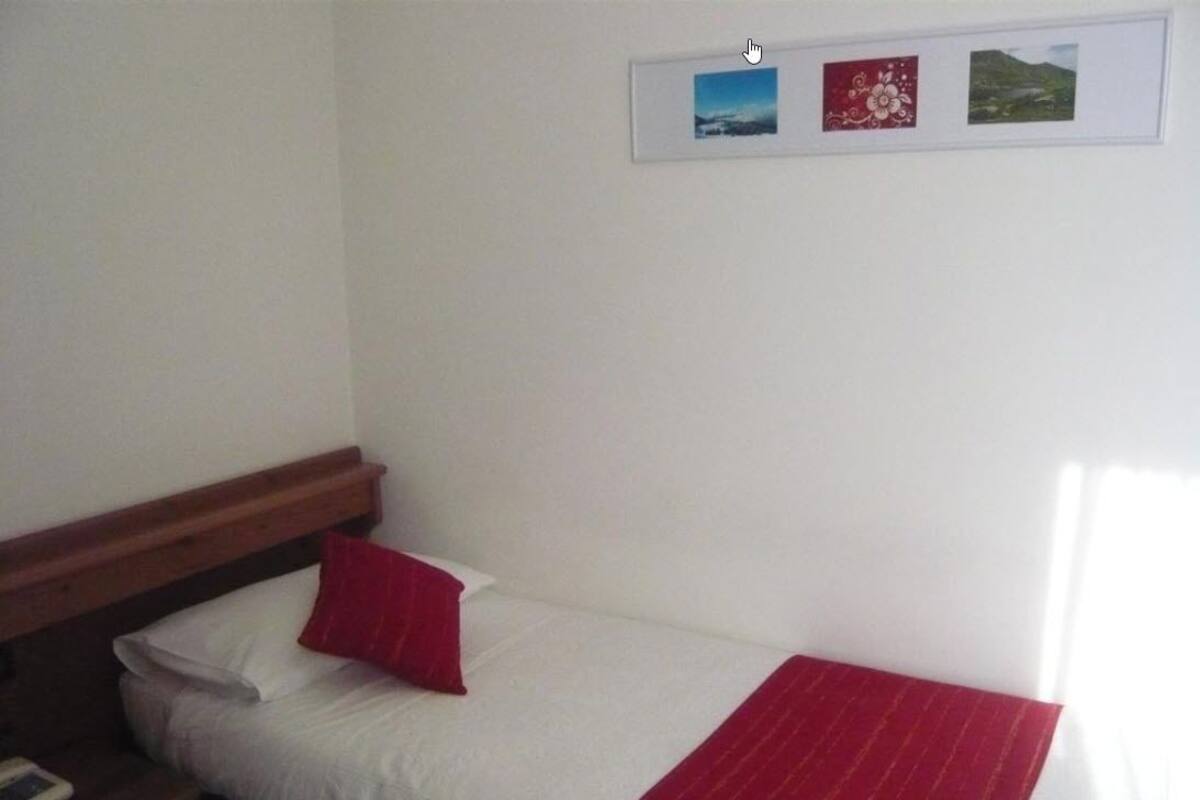 Desk, free cots/infant beds, free WiFi