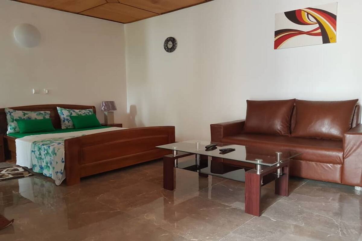 Suite superior, 1 cama de matrimonio | Escritorio, cortinas opacas, tabla de planchar con plancha