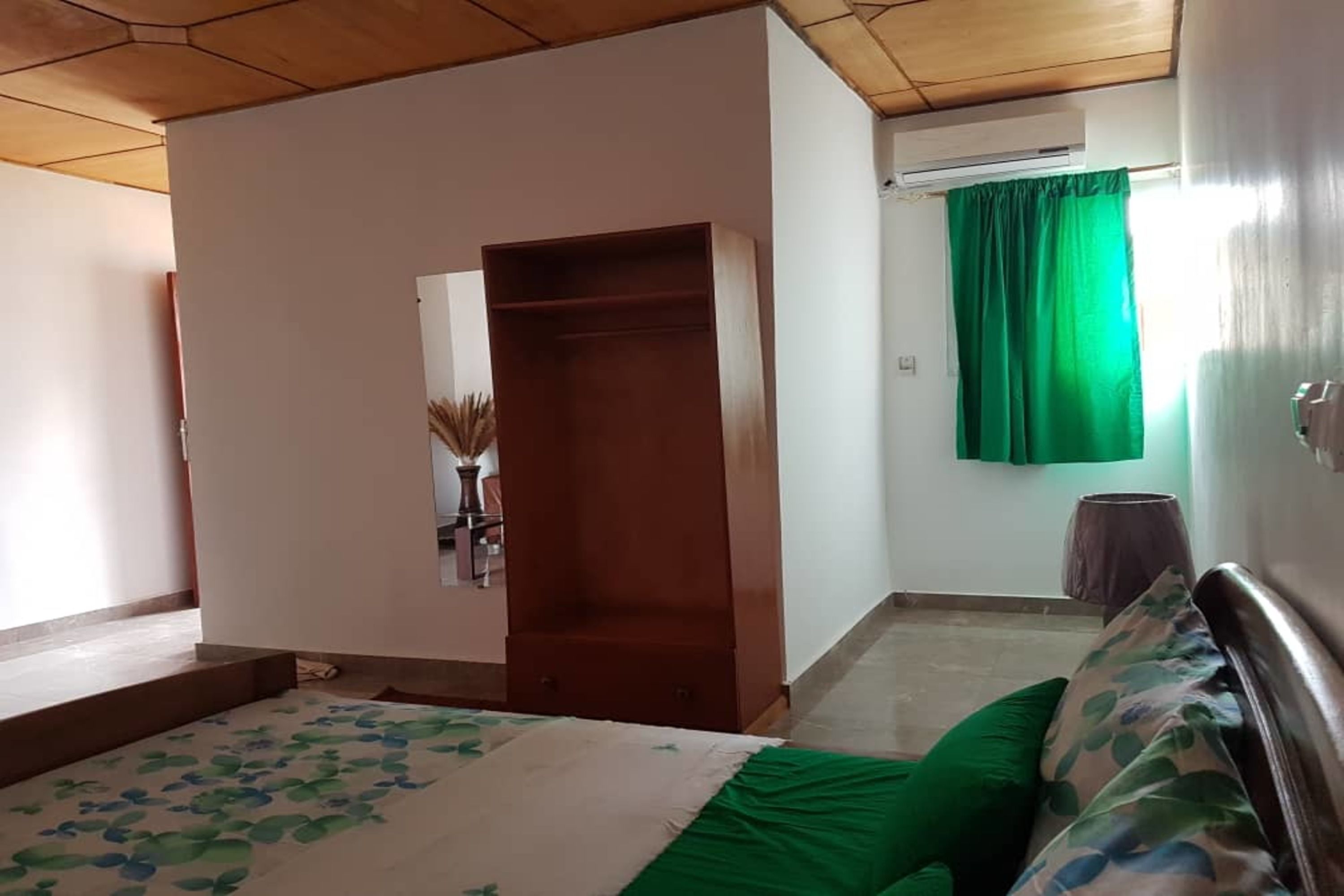 Superior Suite, 1 Queen Bed | Desk, blackout drapes, iron/ironing board, bed sheets