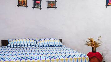 Private Huts | Free WiFi, bed sheets