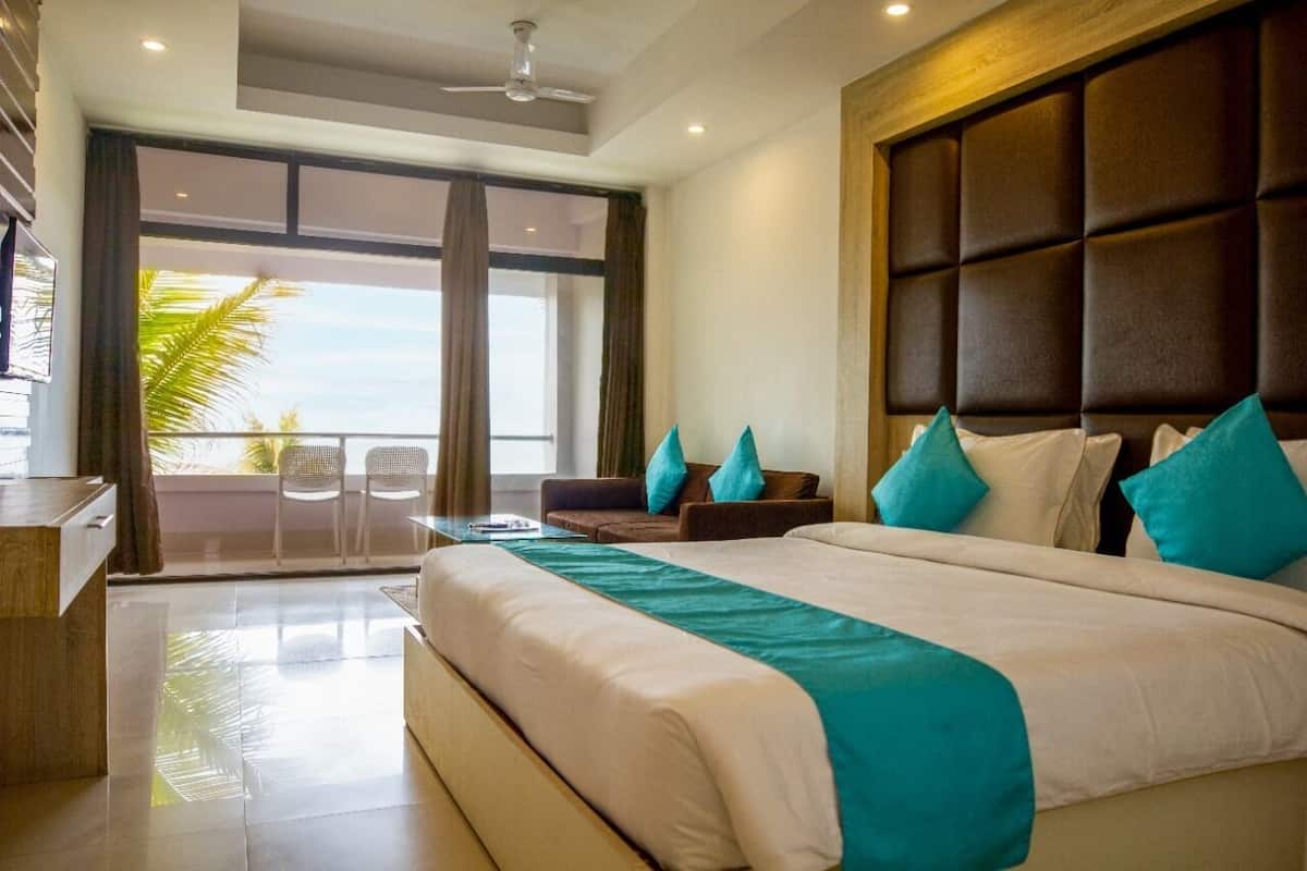 Habitación exclusiva | Escritorio y ropa de cama