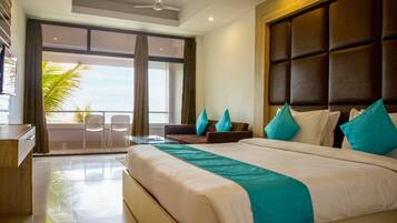 Exclusive Room | Desk, bed sheets