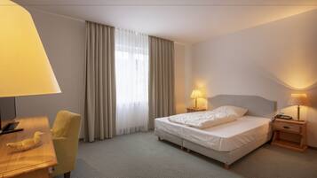 Comfort-Doppelzimmer | Minibar, individuell dekoriert, individuell eingerichtet, Schreibtisch
