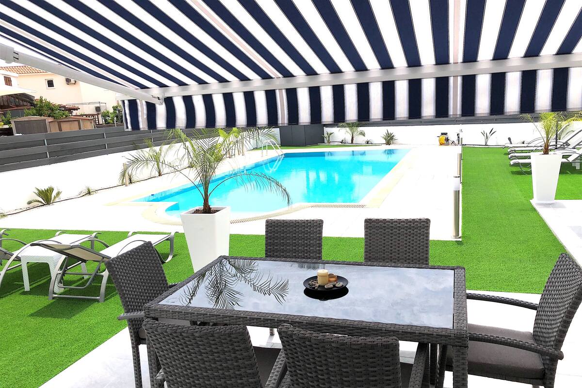 Apartemen, 1 kamar tidur, teras, pemandangan kolam renang | Teras/patio