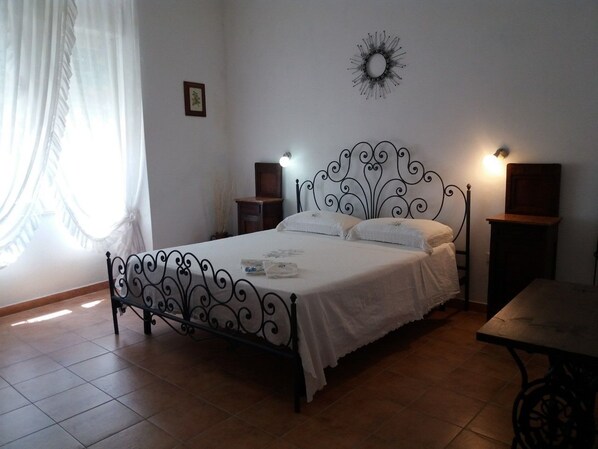 ห้องดับเบิล | เตารีด/โต๊ะรีดผ้า, เตียงเสริม/เปล, ผ้าปูที่นอน