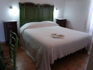 ห้องดับเบิล | เตารีด/โต๊ะรีดผ้า, เตียงเสริม/เปล, ผ้าปูที่นอน