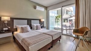 Family Room with Land View | 客房內保險箱、書桌、隔音、熨斗/熨衣板