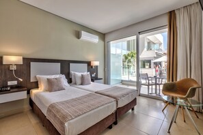 Family Room with Land View | 房內夾萬、書桌、隔音、熨斗/熨衫板