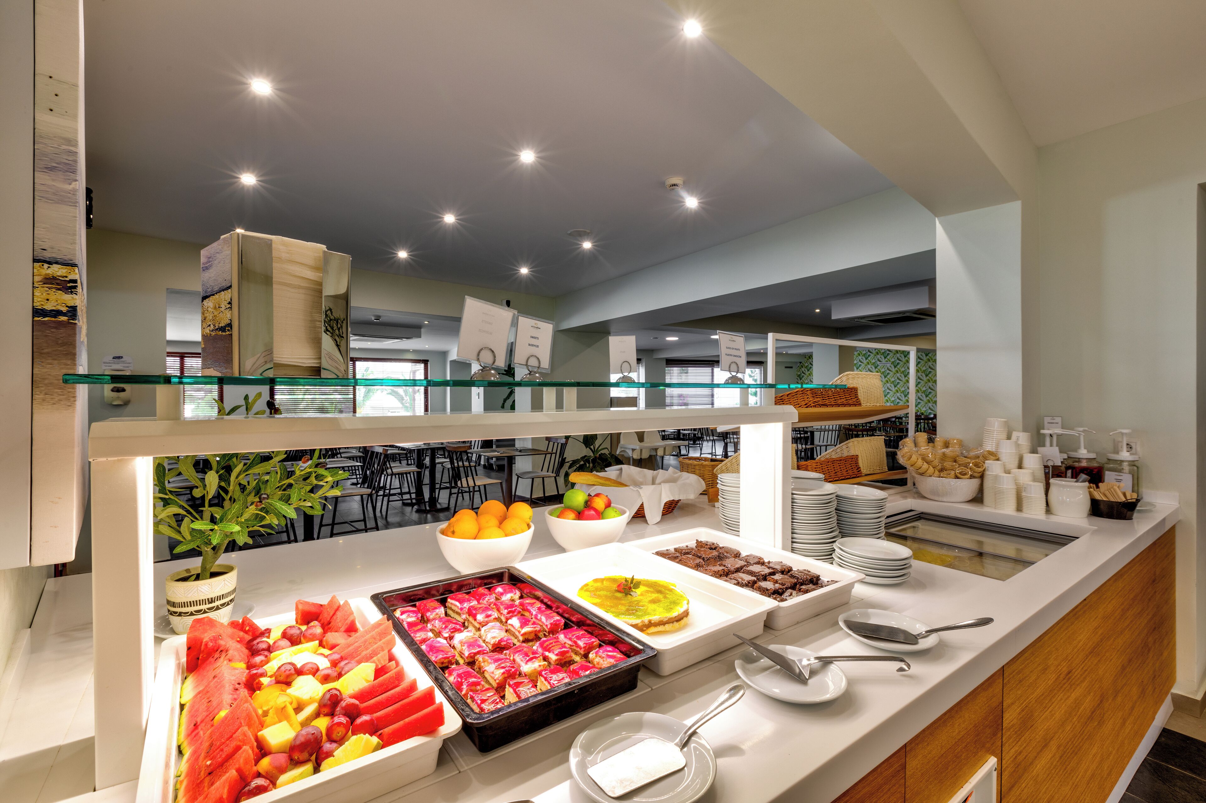 Breakfast, lunch and dinner served