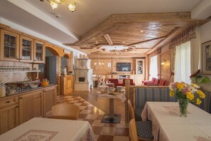 Free daily buffet breakfast - Hotel Centrale (Pejo)