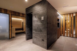 Sauna, hot tub, steam room