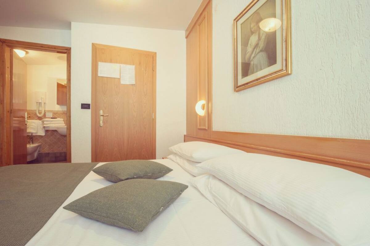 Suite Deluxe (junior) | Caja de seguridad en la habitación, escritorio y insonorización