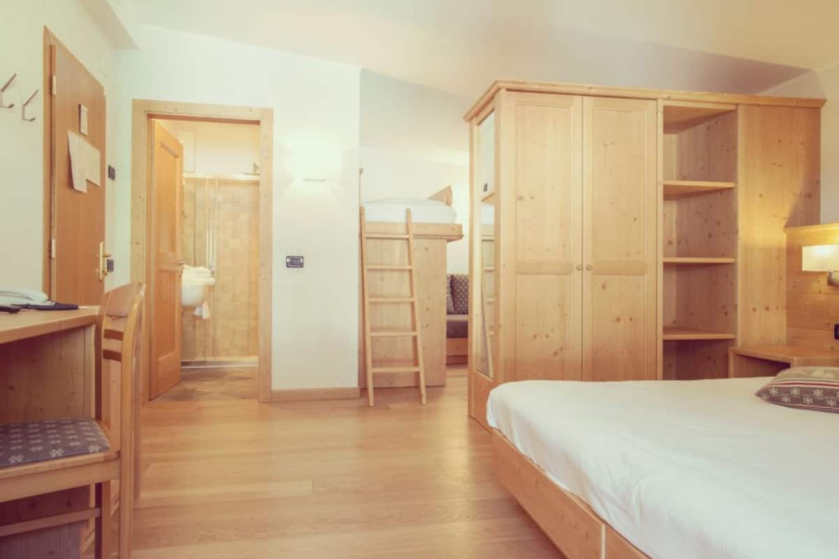 Habitación Deluxe (family) | Caja de seguridad en la habitación, escritorio y insonorización