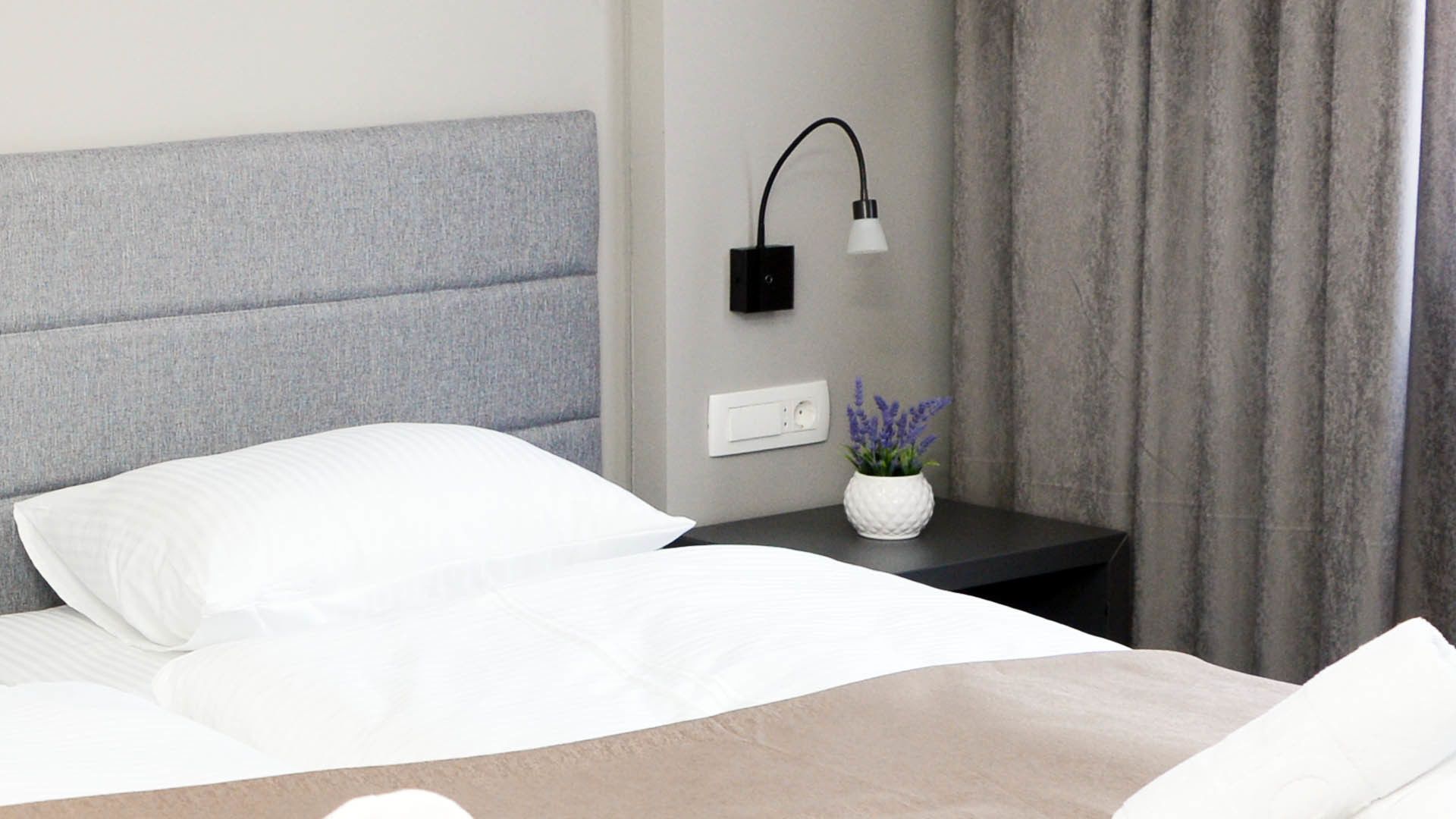 deluxe double room | minibar, in-room safe, desk, blackout curtains