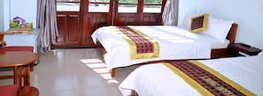 Minibar, desk, free WiFi - A Dong Hotel (Da Nang)