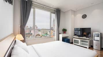 Studio | In-room safe, desk, blackout drapes, soundproofing