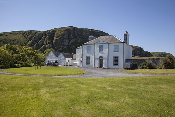 Front of property - Kilchoman House & Cottages (Islay Island)