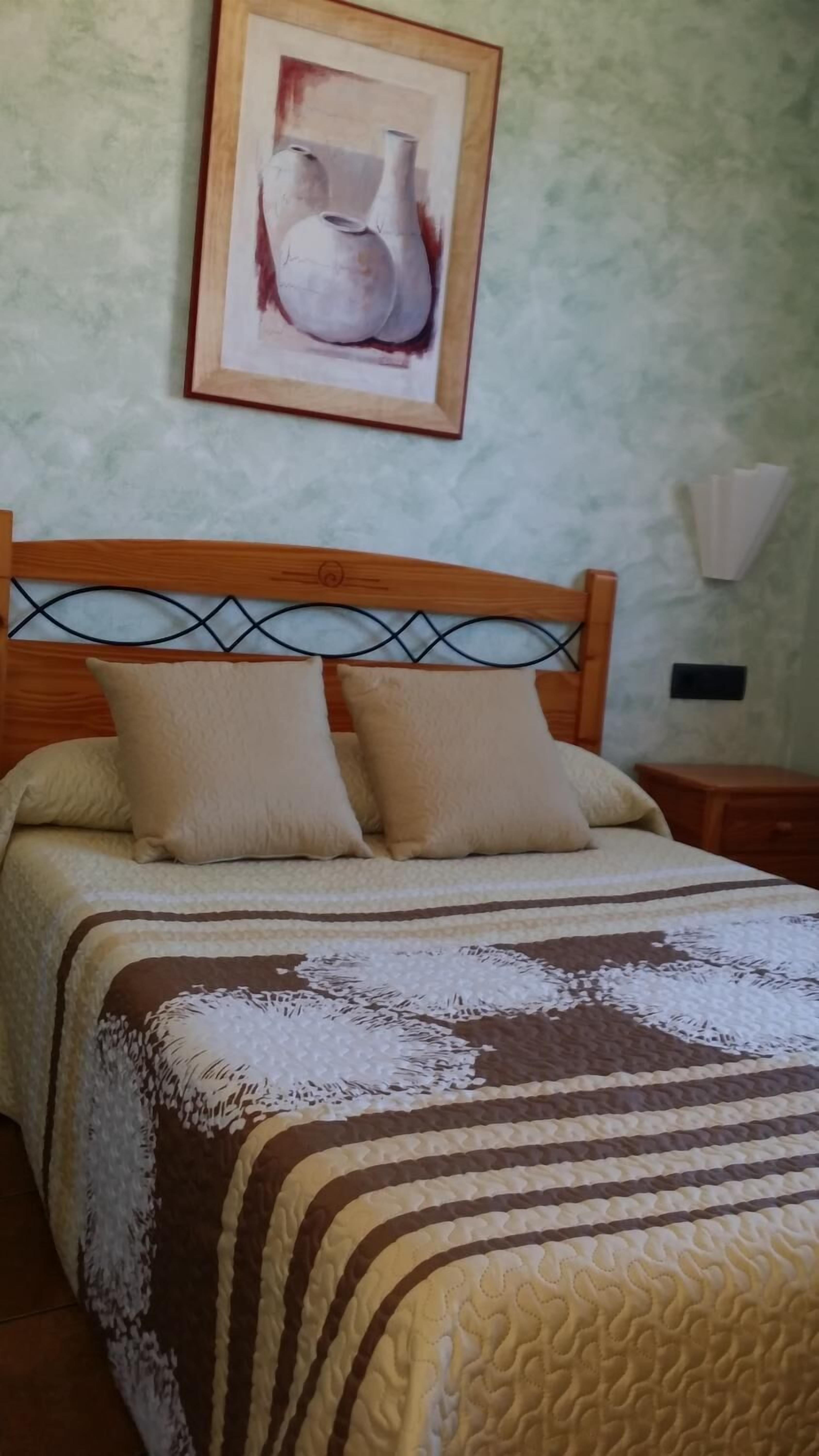 Cortines opaques, wifi gratuïta i roba de llit 