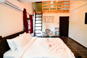 Gallery Suite | Living area | Flat-screen TV, ping pong - Tzlil Hateva (Ma'ale Yosef)