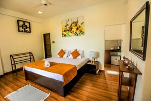 Deluxe Studio, 1 King Bed, Smoking | Egyptian cotton sheets, pillowtop beds, soundproofing, rollaway beds - Remli villa (Kandy)
