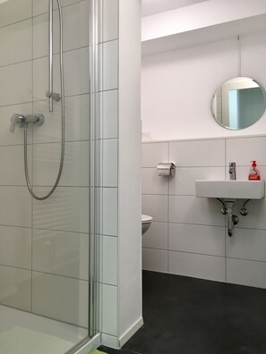 Apartment | Bathroom shower - Ferienwohnung in zentraler Lage (Tuebingen)