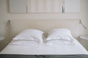 1 bedroom, minibar, individually decorated, individually furnished -  les Suites de Catherine, la 35 (Nancy)