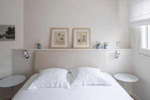 1 soverom, minibar, skrivebord og lydisolert