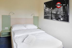 Peralatan tempat tidur hipoalergenik, meja, katil bayi/kot (percuma) 