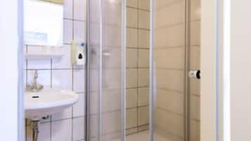 Twin Room | Bathroom | Shower, free toiletries, hair dryer, towels