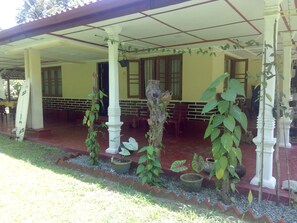 Exterior - Dreams Garden Surf Lodge (Ahangama)
