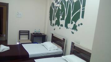 1 bedroom, desk, blackout curtains, soundproofing