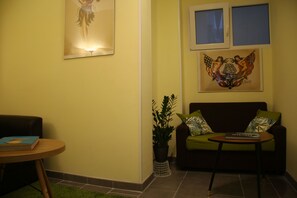 Coin salon dans le hall