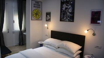 Quarto casal, suíte | Edredons de pluma, frigobar, cofres nos quartos