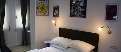 Chambre Double, salle de bains attenante