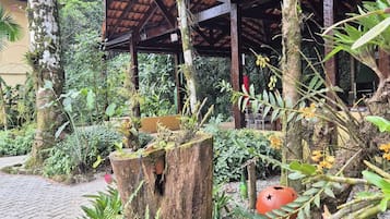 Check-in/check-out kiosk