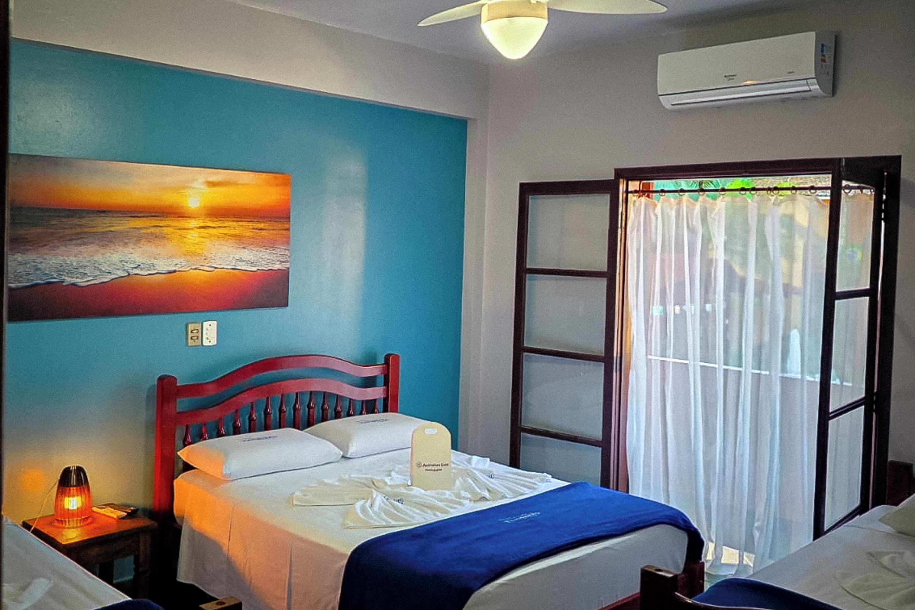 Minibar, free WiFi, bed sheets