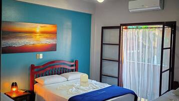 Minibar, free WiFi, bed sheets