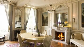 Cottage | Dineren in de kamer