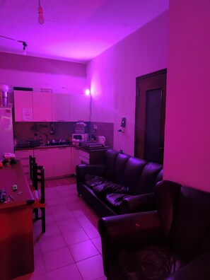 Full-size fridge, microwave, stovetop, espresso maker - Under40 - Students Apartment - Adults Only (Palermo)