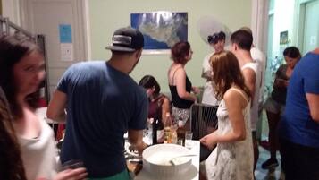 Tägliches einheimisches Frühstück (5 EUR pro Person)