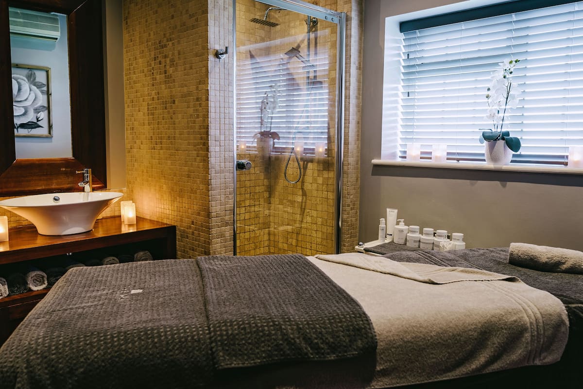 body treatments, aromatherapy, body wraps, body scrubs, facials