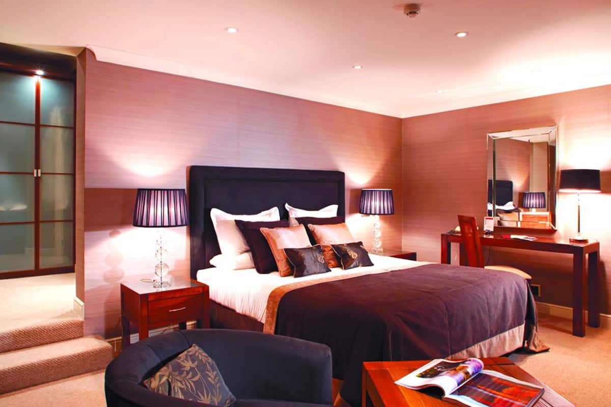 Superior Double Room | 1 bedroom, in-room safe, desk, iron/ironing board
