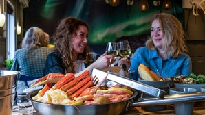 A dining table with seafood, a bowl of potatoes, and a glass of wine. - Hotel Sisimiut (Sisimiut)